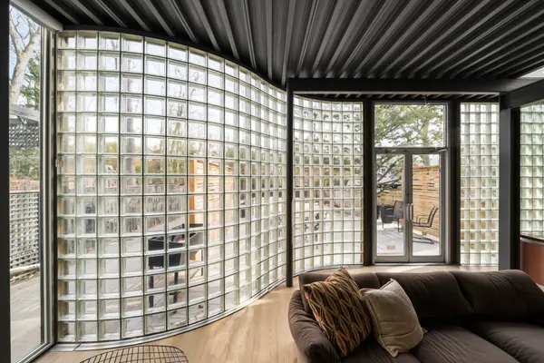 335 St Clair AVE E, Toronto C09, ON M4T 1P3