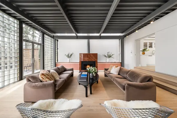 335 St Clair AVE E, Toronto C09, ON M4T 1P3