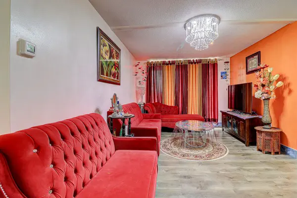 757 Victoria Park AVE #605, Toronto E06, ON M4C 5N8