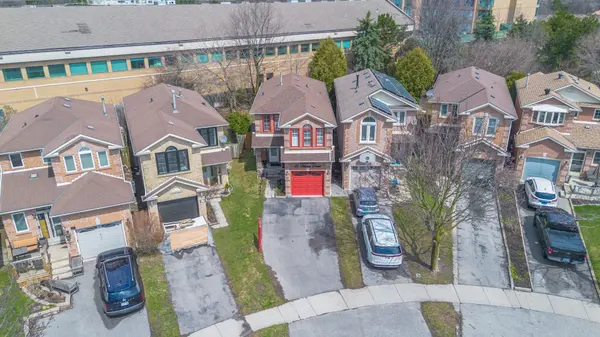 15 Heaver DR, Whitby, ON L1N 9K4