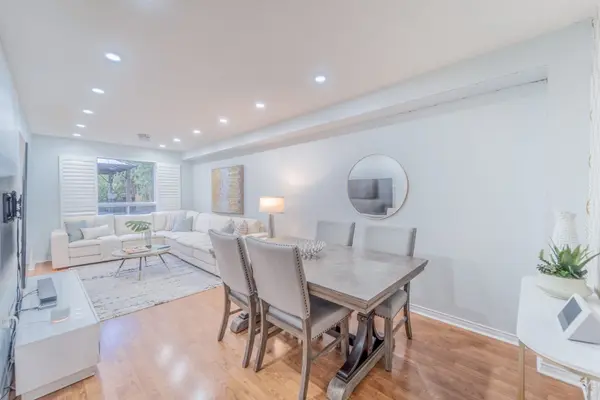 15 Heaver DR, Whitby, ON L1N 9K4