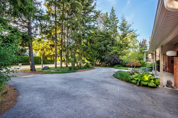 238 Mill ST, Richmond Hill, ON L4C 4B3