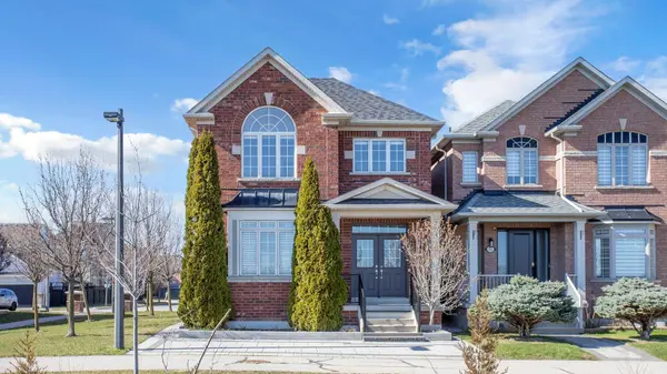 13 Woodway LN, Markham, ON L6B 0N4