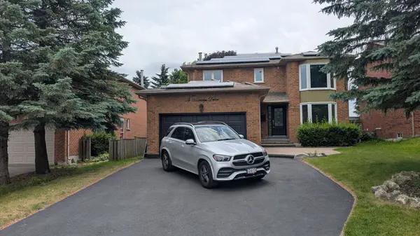 74 Attridge DR, Aurora, ON L4G 6J4