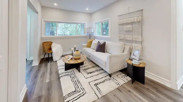 54 Vincent ST, Newmarket, ON L3Y 4G5