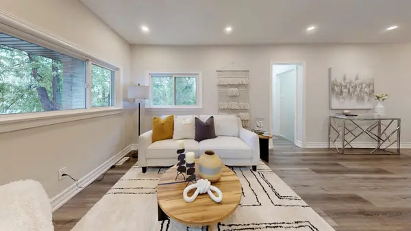 54 Vincent ST, Newmarket, ON L3Y 4G5