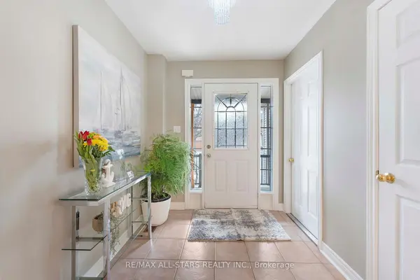 18 Reddenhurst CRES, Georgina, ON L4P 4G1