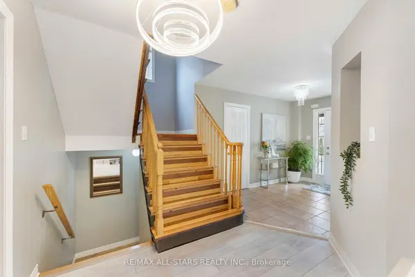 18 Reddenhurst CRES, Georgina, ON L4P 4G1