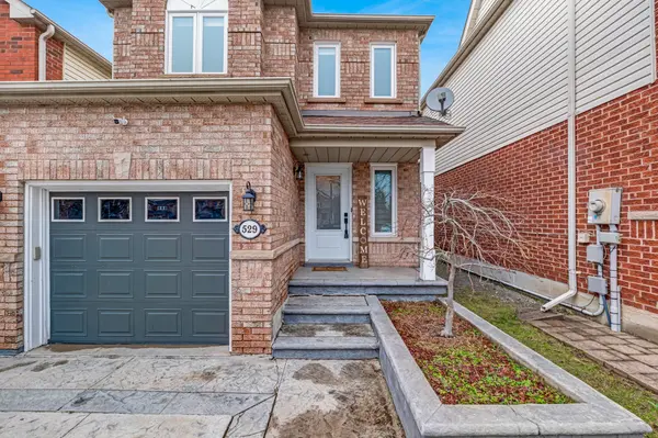 529 Pelletier CT, Newmarket, ON L3X 2N7