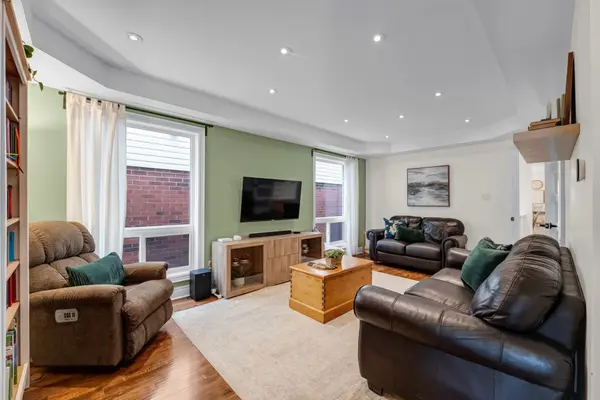 529 Pelletier CT, Newmarket, ON L3X 2N7