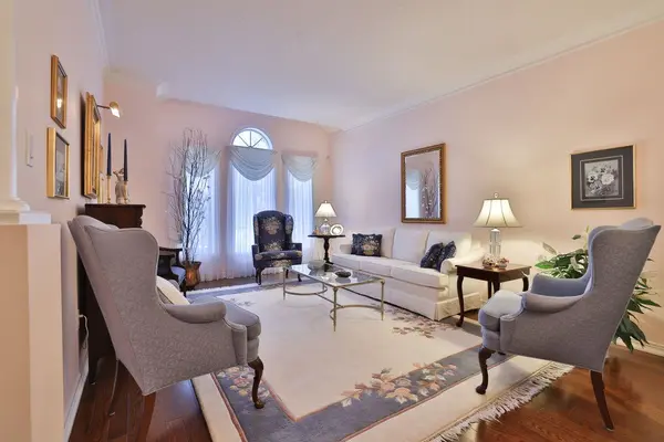 2182 Turnberry RD, Burlington, ON L7M 4P9