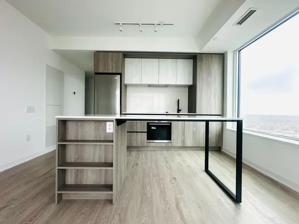 2495 Eglinton AVE W #1904, Mississauga, ON L5M 2T2