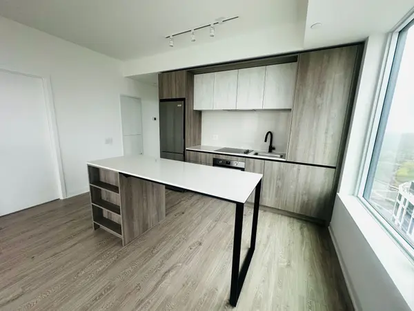 2495 Eglinton AVE W #1904, Mississauga, ON L5M 2T2