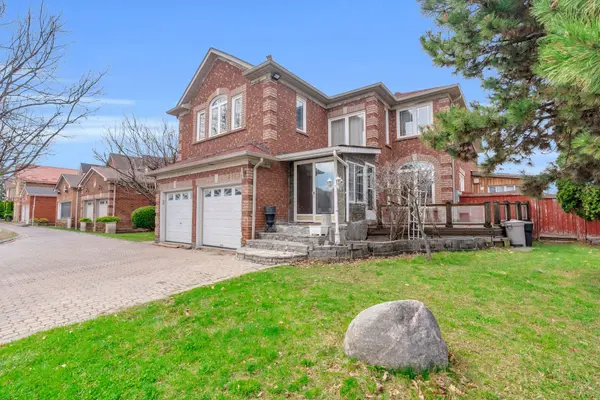 3211 Bloomfield DR, Mississauga, ON L5N 6V2