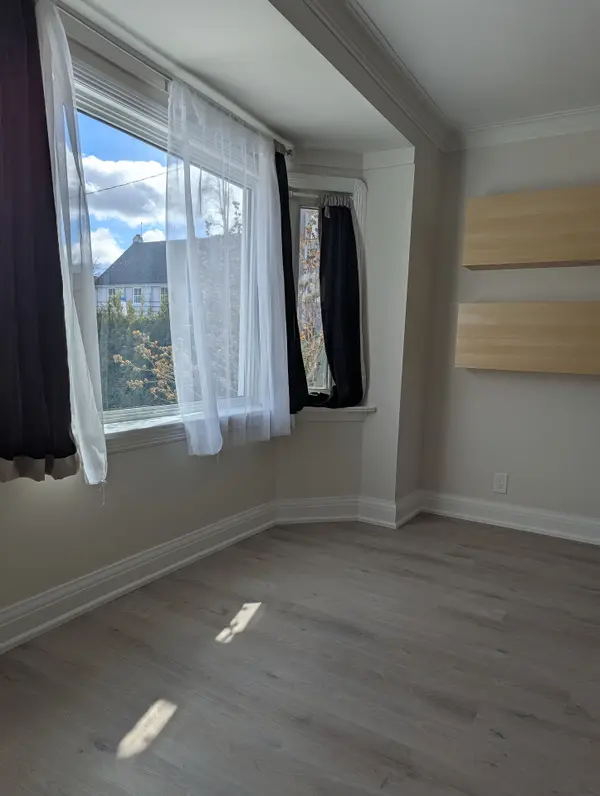 292 Scott RD #Main Floor, Toronto W03, ON M6M 3V4