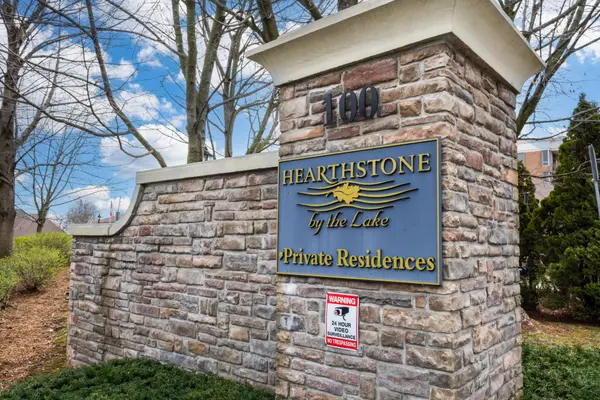 100 Burloak DR #2214,  Burlington,  ON L7L 6P6