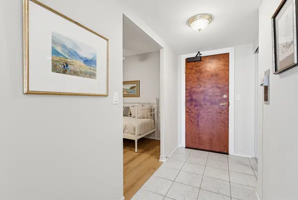 100 Burloak DR #2214, Burlington, ON L7L 6P6