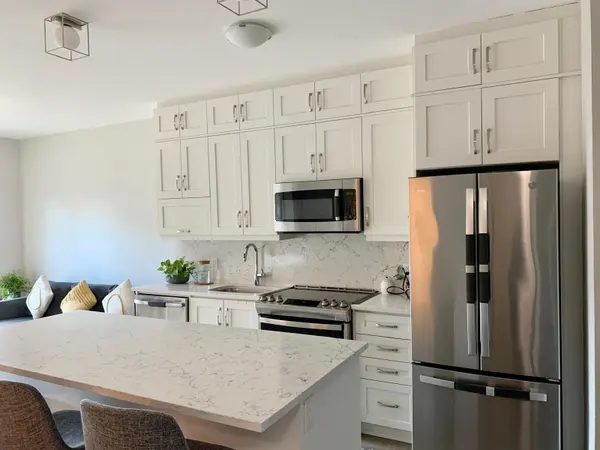 102 Grovewood Common CIR #503, Oakville, ON L6H 0X2