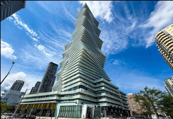 3883 quartz RD #2906, Mississauga, ON L5B 0M4