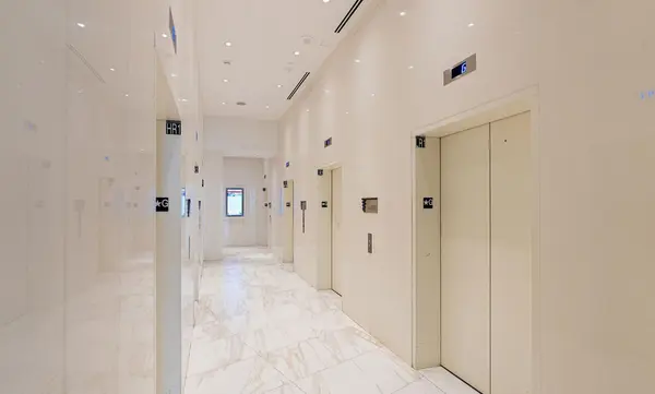 3883 quartz RD #2906, Mississauga, ON L5B 0M4