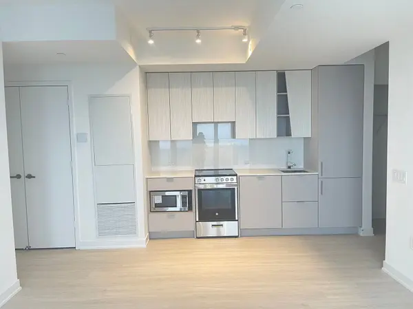 3883 quartz RD #2906, Mississauga, ON L5B 0M4