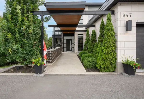 847 Walkley RD, Billings Bridge - Riverside Park And Area, ON K1V 6R6