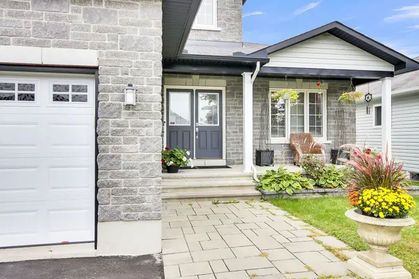 638 Robert Hill ST N, Mississippi Mills, ON K0A 1A0