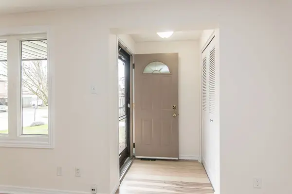 279 Sandowne DR #7, Waterloo, ON N2K 2C1