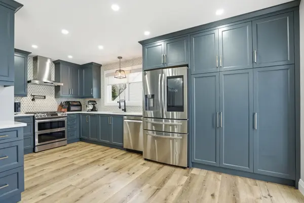 101 Livingston AVE, Grimsby, ON L3M 1L4