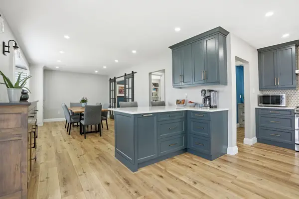 101 Livingston AVE, Grimsby, ON L3M 1L4