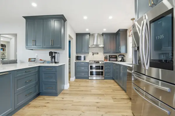 101 Livingston AVE, Grimsby, ON L3M 1L4