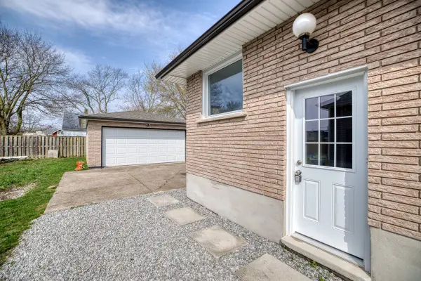25 Rice RD, Welland, ON L3C 2V4