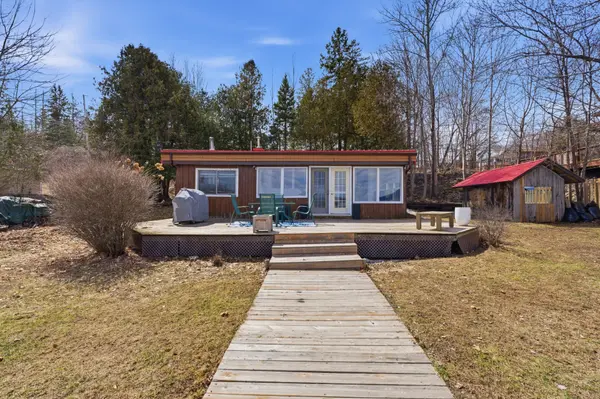 15 Neely ST, Kanata, ON K0A 1T0