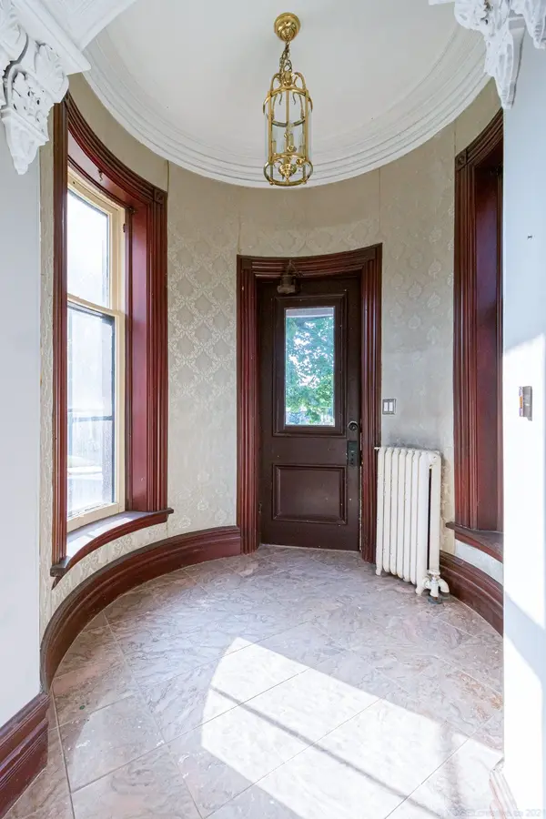 347 Queen ST S, Hamilton, ON L8P 3T8