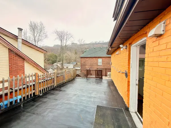 108 Cumberland AVE #2nd Floor, Hamilton, ON L8M 1Z3