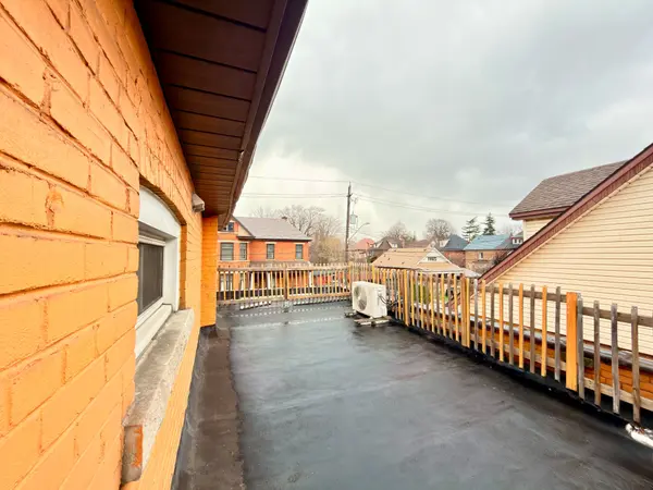 108 Cumberland AVE #2nd Floor, Hamilton, ON L8M 1Z3