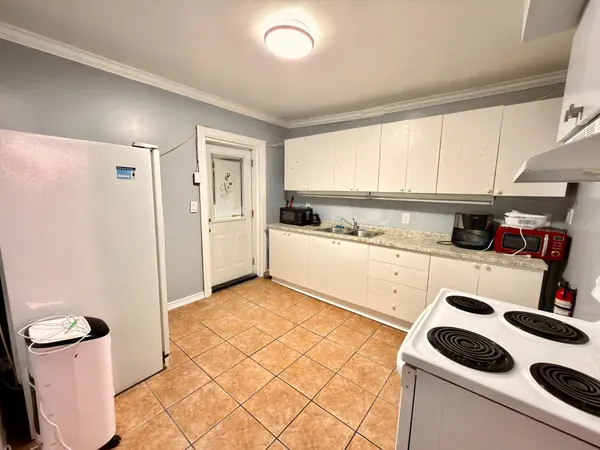 108 Cumberland AVE #2nd Floor, Hamilton, ON L8M 1Z3