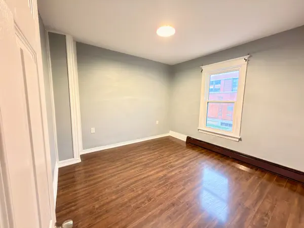 108 Cumberland AVE #2nd Floor, Hamilton, ON L8M 1Z3