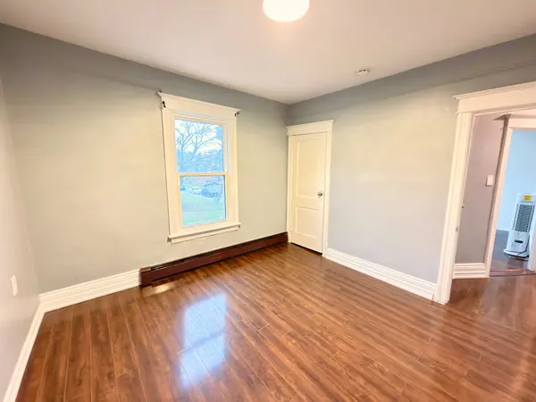 108 Cumberland AVE #2nd Floor, Hamilton, ON L8M 1Z3