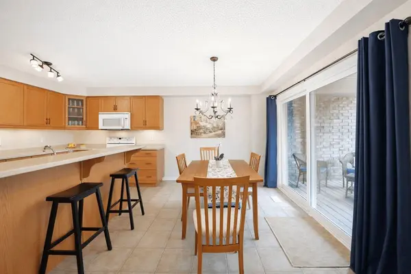 255 Summerfield DR #11, Guelph, ON N1L 0E1