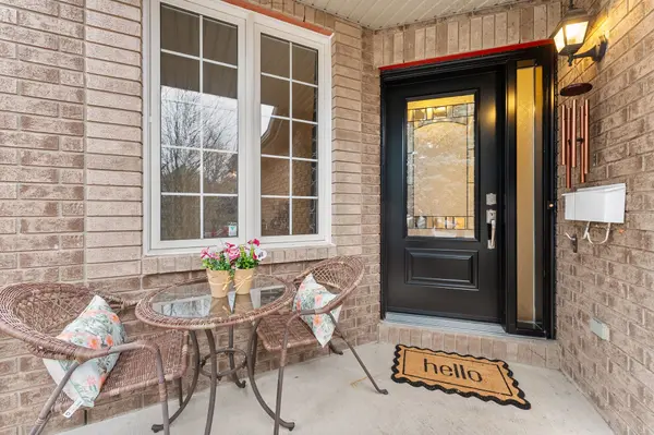 42 Nortoba CRES, Kanata, ON K2T 1H5