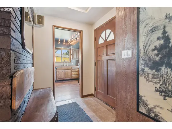 584 SE 12TH AVE, Hillsboro, OR 97123