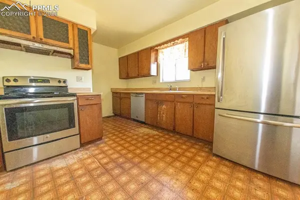 1341 Saratoga DR, Colorado Springs, CO 80910