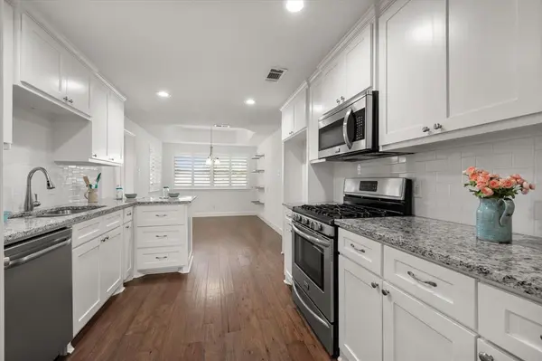 1404 Creekford Drive, Arlington, TX 76012