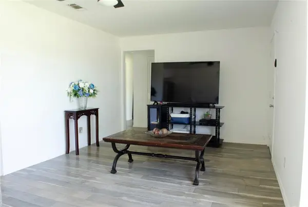 308 E Broadmore Avenue, Wills Point, TX 75169