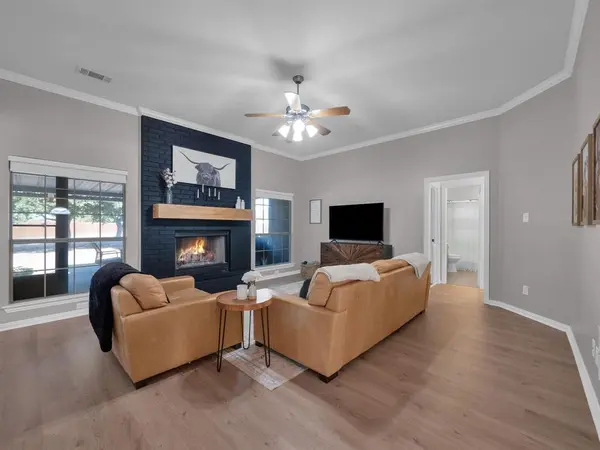 1020 Oak Hollow Lane, Seagoville, TX 75159