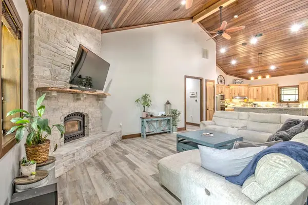 1024 Jordan Creek Road, Collinsville, TX 76233