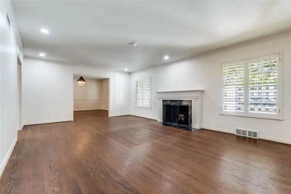 6034 Prestonshire Lane, Dallas, TX 75225