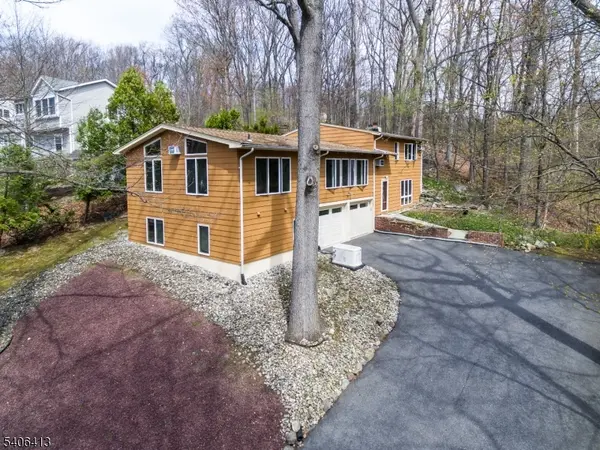 12 Ledgewood Trl, Kinnelon Boro, NJ 07405