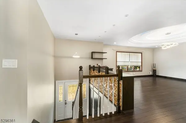 73 E Mcclellan Ave, Livingston Twp., NJ 07039